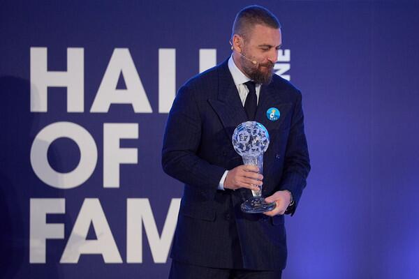 德羅西：很榮幸入選意大利足球名人堂，我曾向羅馬總監(jiān)推薦托納利