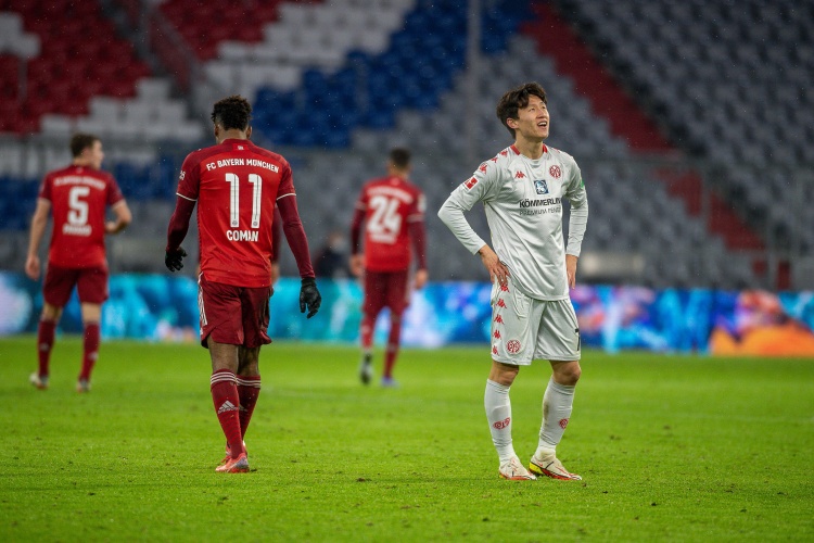 李在城對陣拜仁梅開二度，成為德甲歷史首位做到的亞洲球員