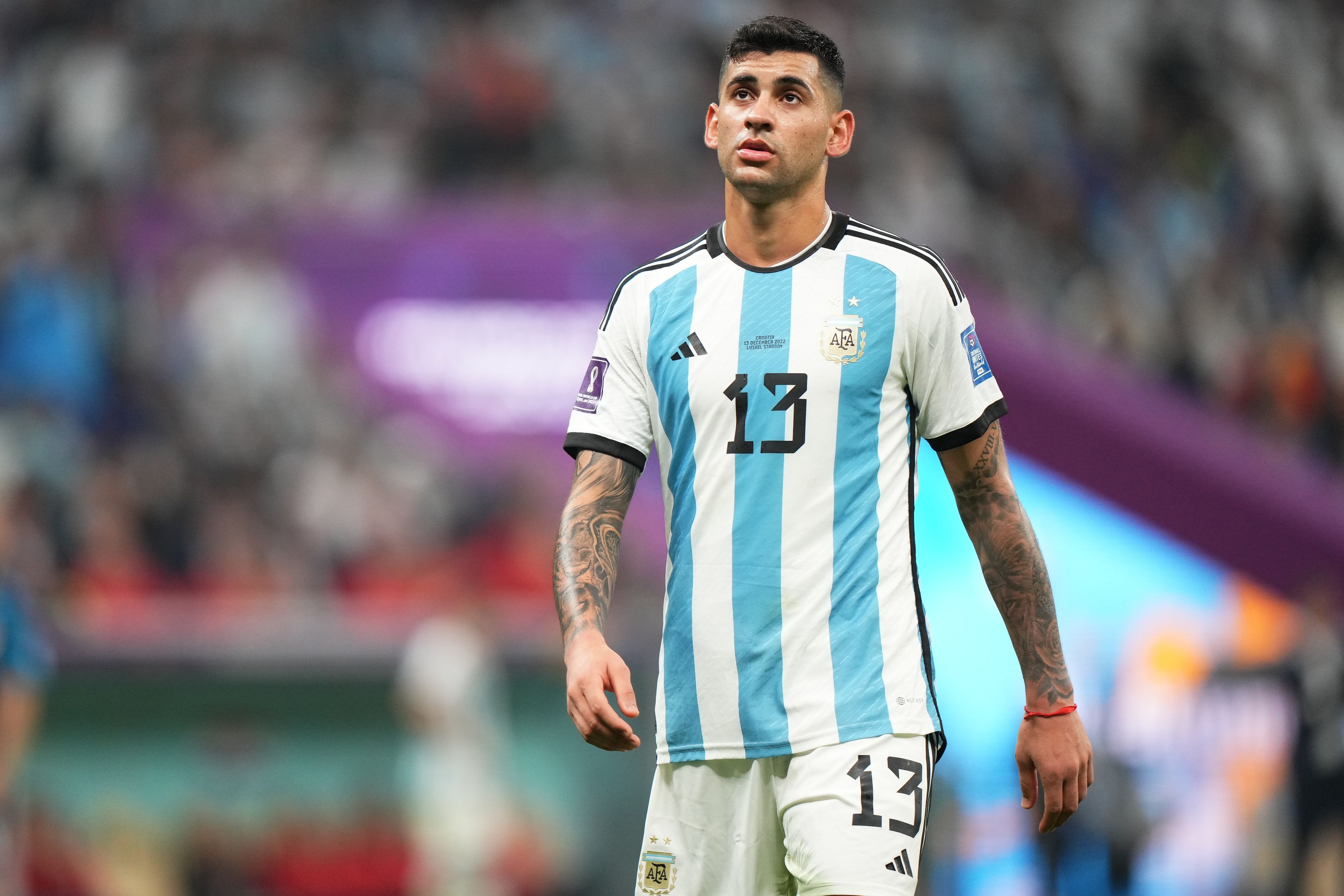 記者：羅梅羅因傷將缺席世預(yù)賽阿根廷和秘魯?shù)谋荣? /></p><p>11月17日訊   據(jù)阿根廷跟隊(duì)記者Edul推特發(fā)布的消息，羅梅羅因傷將缺席世預(yù)賽阿根廷和秘魯?shù)谋荣?，他現(xiàn)在在返回歐洲的路上。</p><p>世預(yù)賽南美區(qū)下一輪，阿根廷主場(chǎng)對(duì)陣秘魯?shù)谋荣?，將在北京時(shí)間11月20日08：00進(jìn)行。</p>            </p></div>
                <div   id=