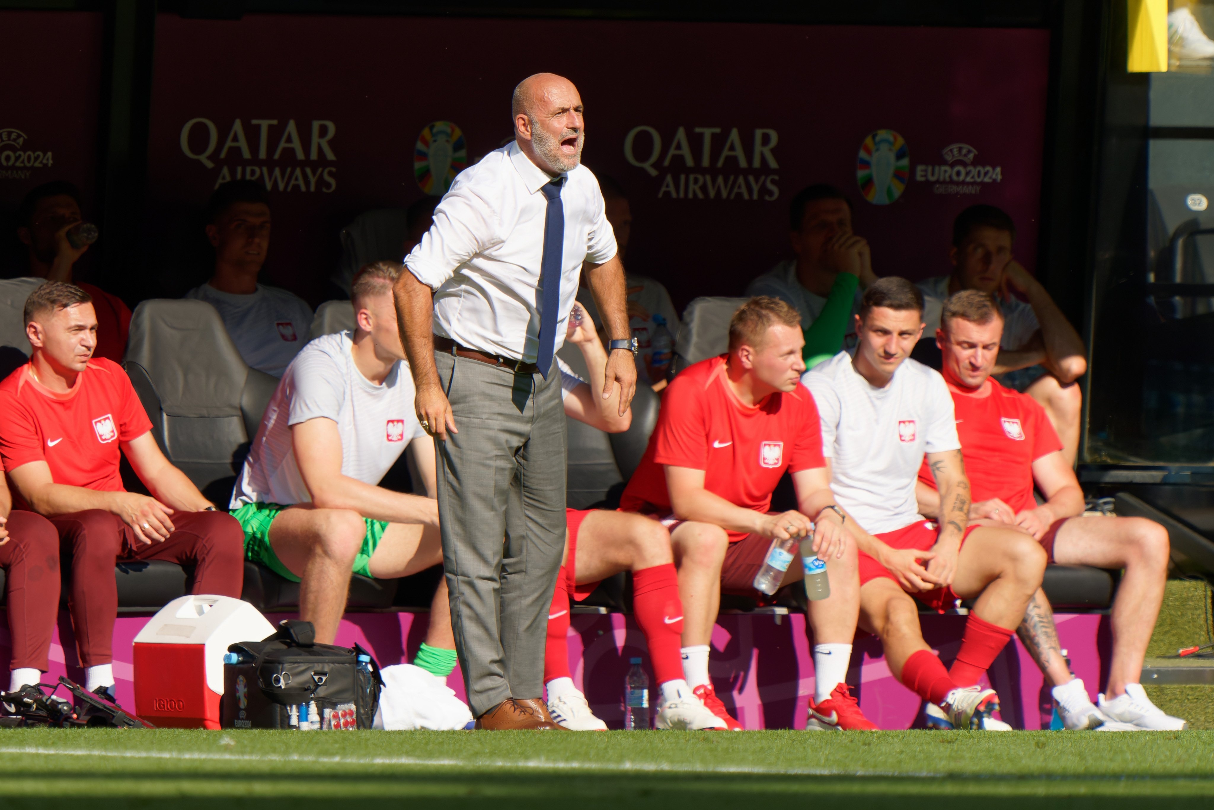 波蘭在歐國(guó)聯(lián)降級(jí)，主帥：我不會(huì)辭職，國(guó)家隊(duì)在更新?lián)Q代要有耐心