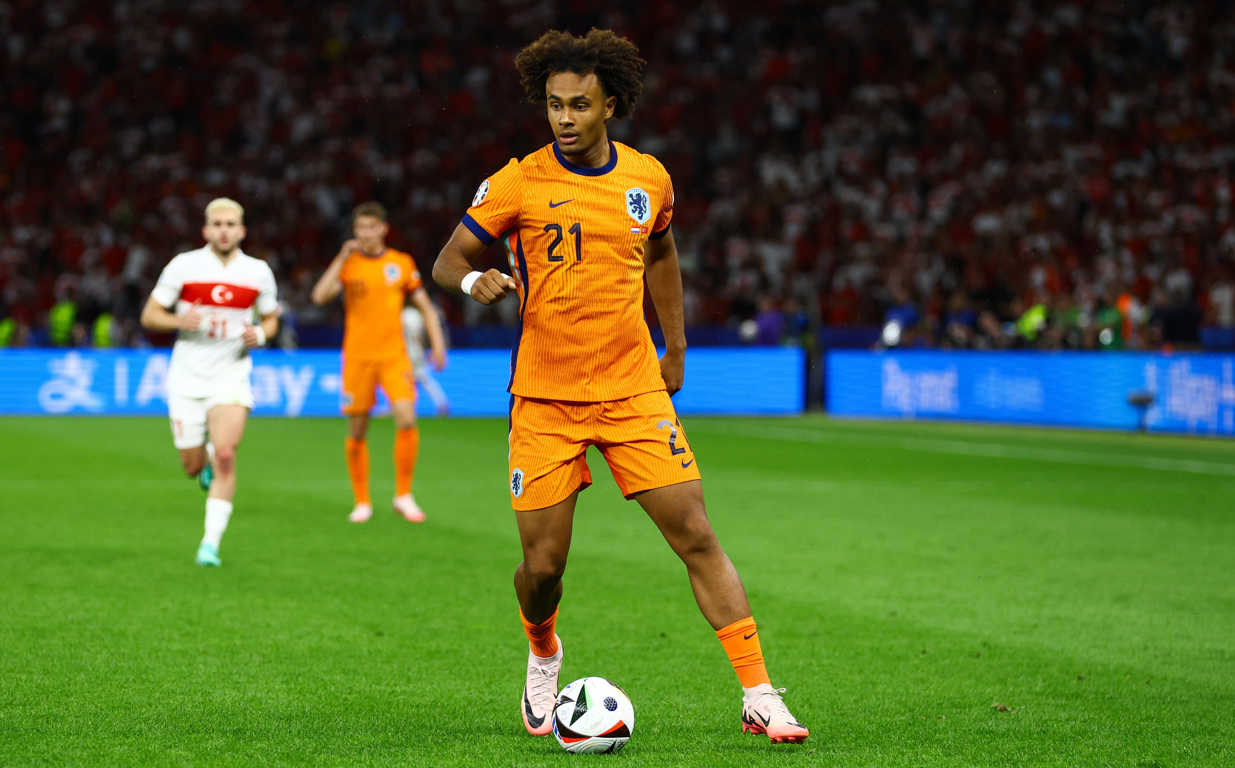 鏡報(bào)：阿莫林接手曼聯(lián)后任務(wù)之一，是激活狀態(tài)低迷的齊爾克澤