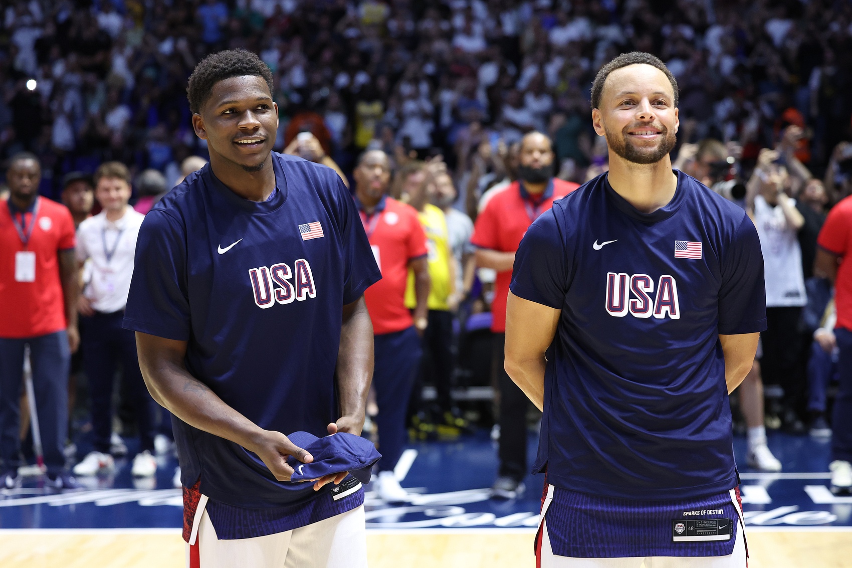 在年輕球員中誰可能接近你的三分紀(jì)錄？庫里：愛德華茲