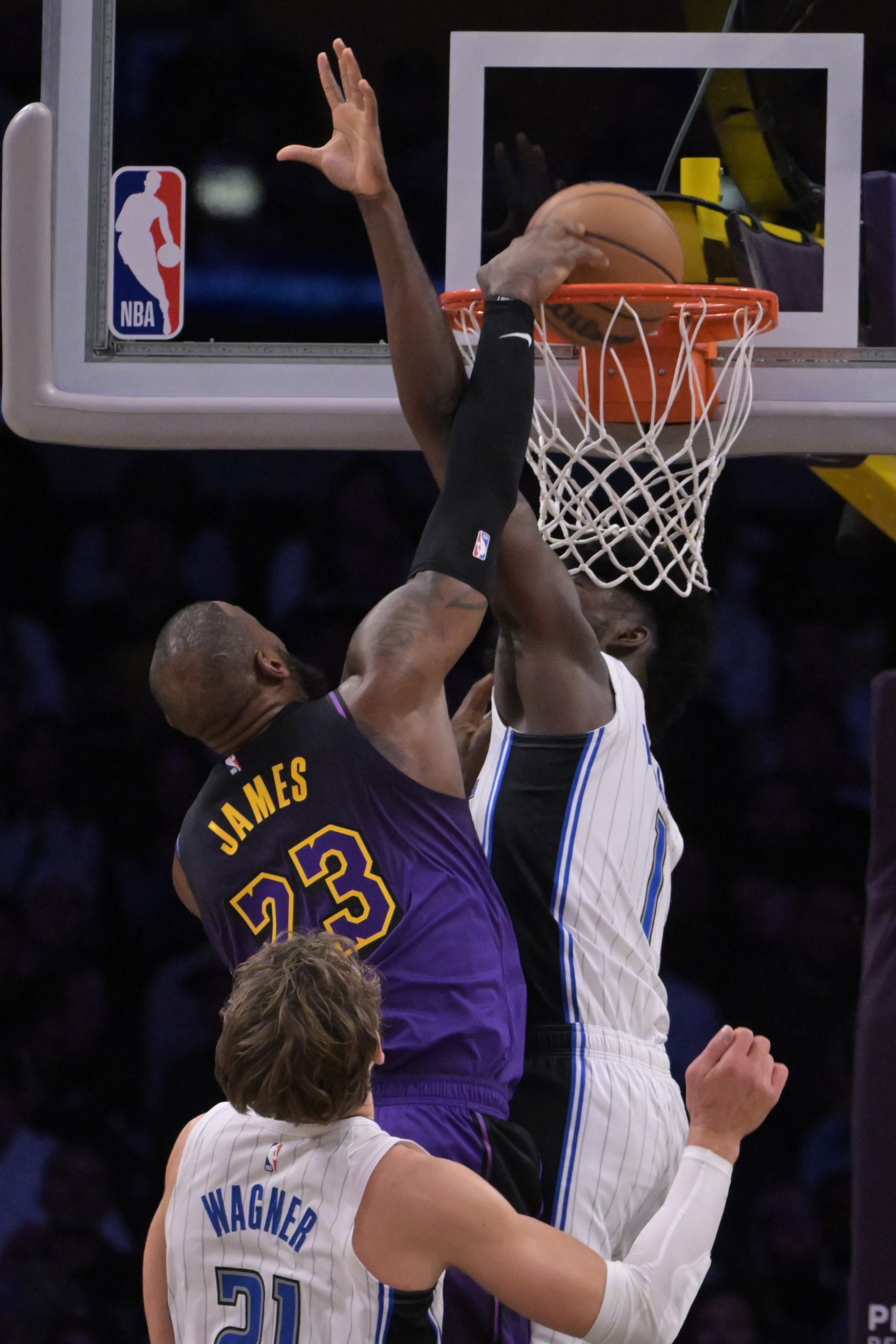 隆多：詹姆斯是GOAT 他非常自律 沒有人像他那樣照顧自己的身體