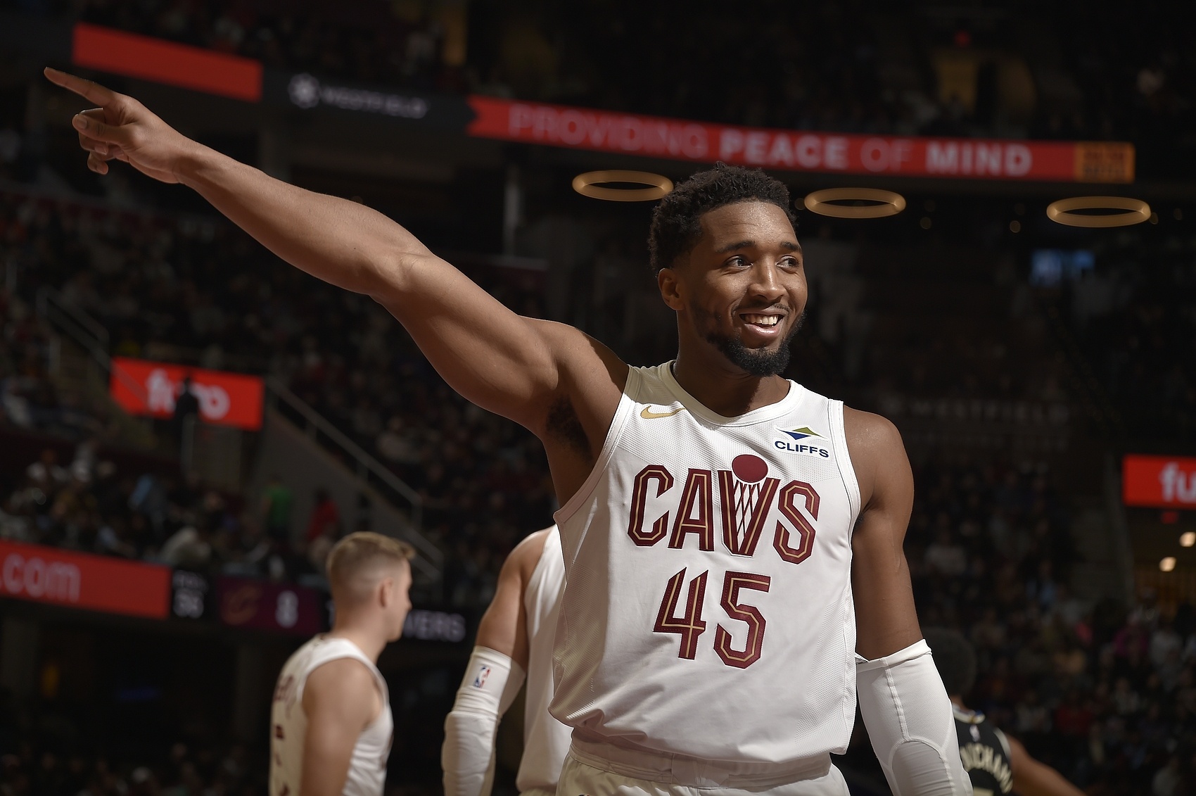 輕輕松松！米切爾半場13中7砍下19分2籃板2助攻