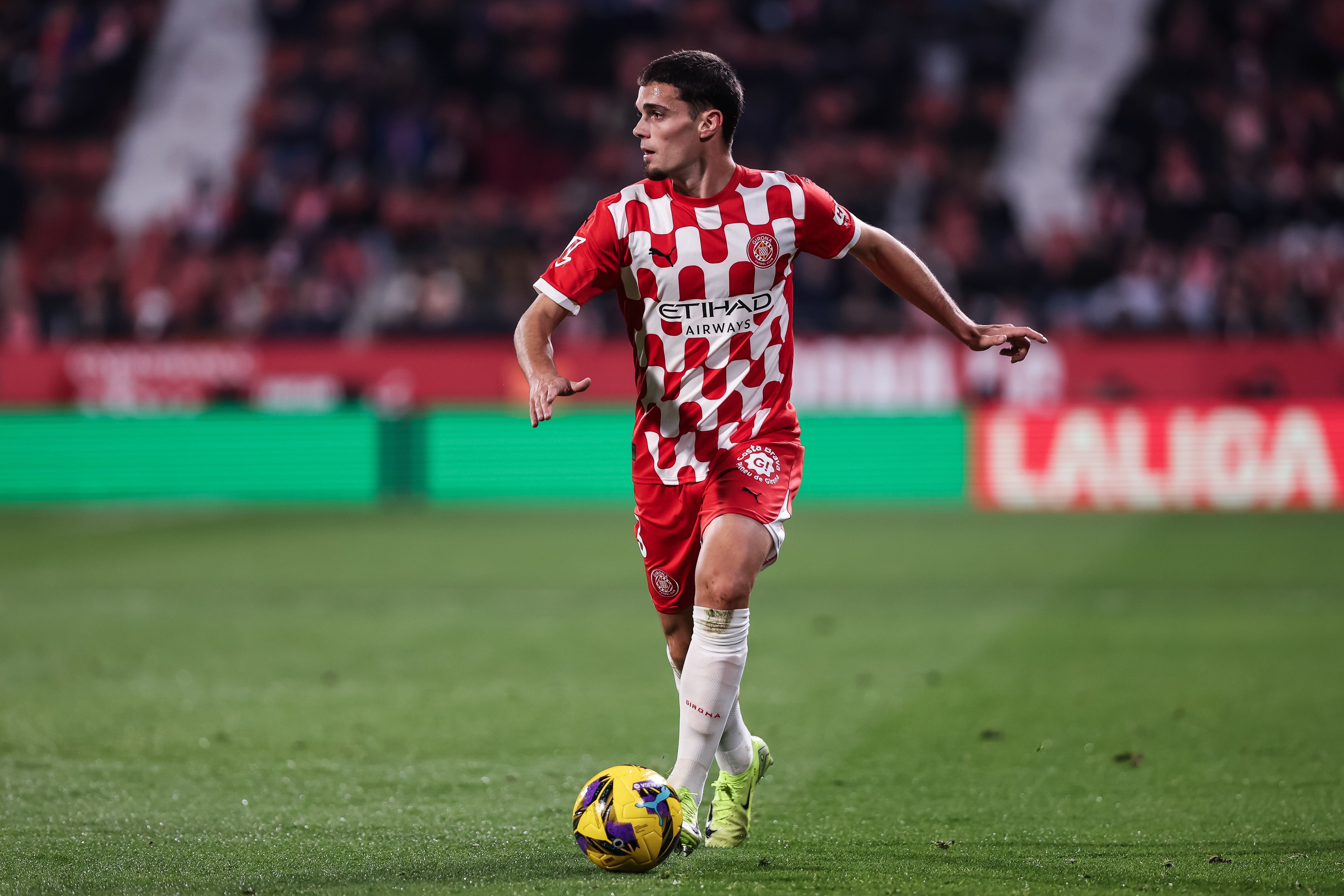 記者：達尼洛被放上轉會市場，尤文有意赫羅納左后衛(wèi)古鐵雷斯